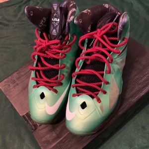 Lebron x cutting jade. Size 11.5.